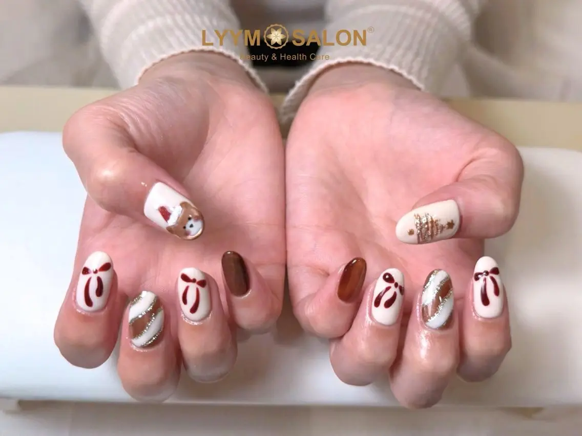 ネイル 韓国ネイル リボン ホワイト 冬ネイル クリスマス ハンドネイル LYYM Salonのネイルデザイン