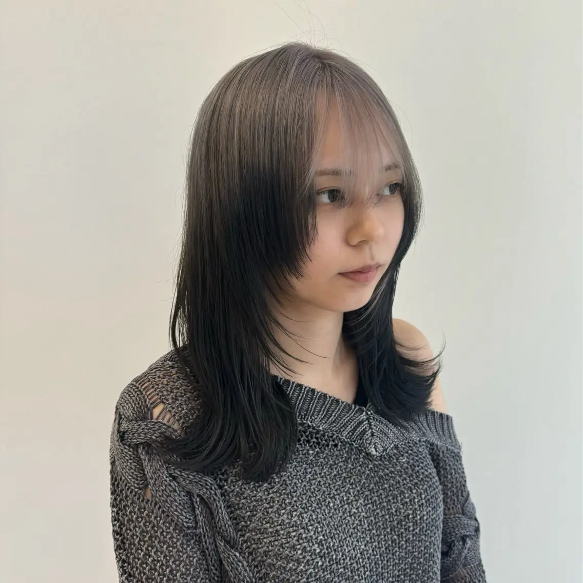 セミロング カラー デザインカラー ハイトーンカラー ヘアカラー トリートメント 🌼動き×透明感🩵 ハイトーン/ナナのヘアスタイル