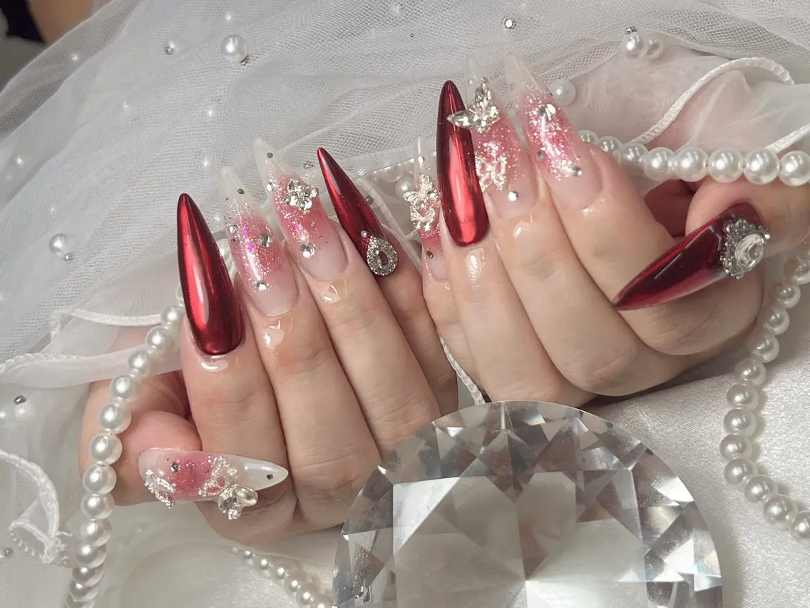 ネイル チークネイル ミラーネイル 赤色 ハンドネイル bijou nails　蓮のネイルデザイン