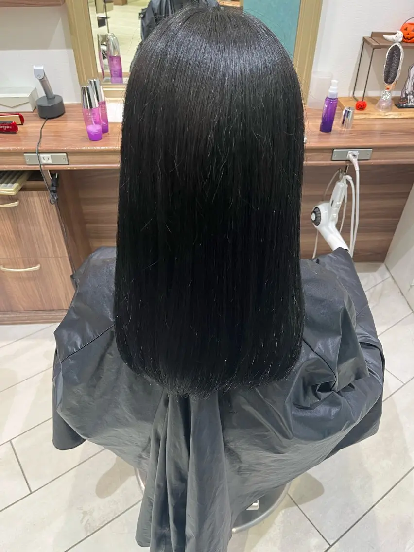 ロング カラー 黒髪 ブルーカラー ブルーブラック 透明感カラー トリートメント 根本 弥英のヘアスタイル