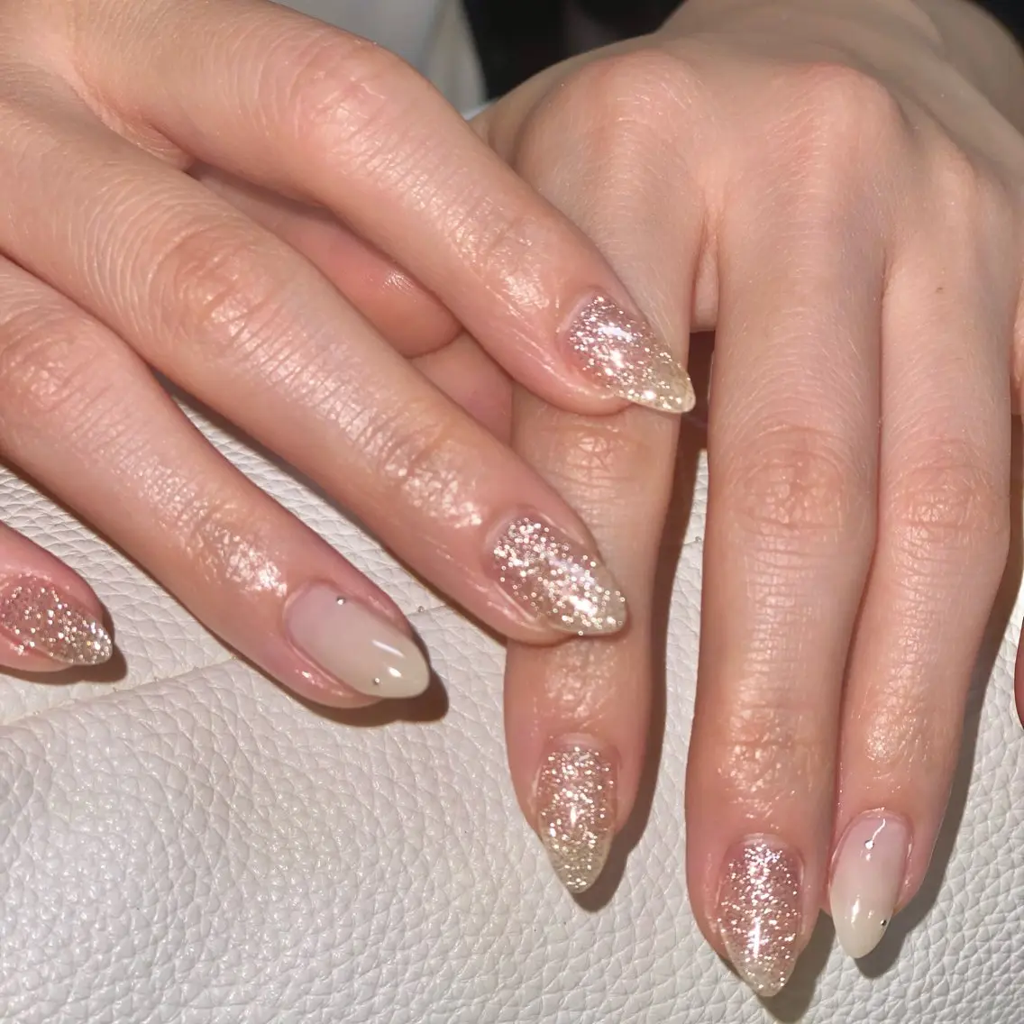 ネイル フラッシュネイル ラメ(グリッター) オフィスネイル ワンカラーネイル シンプルネイル ハンドネイル Loca.nails Kasumiのネイルデザイン