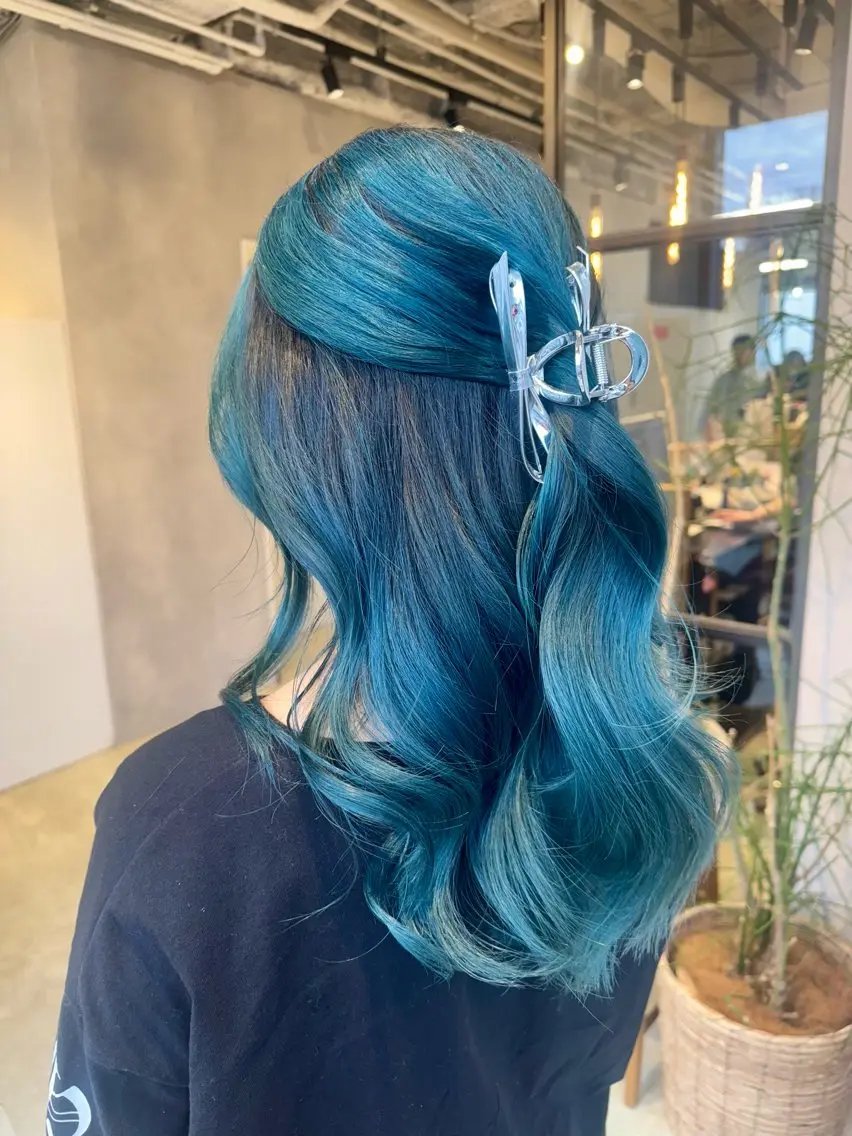 カラー アクアカラー ブルーカラー カット ヘアカラー トリートメント 透明感カラー✨艶髪 制作🌱山根あゆみのヘアスタイル