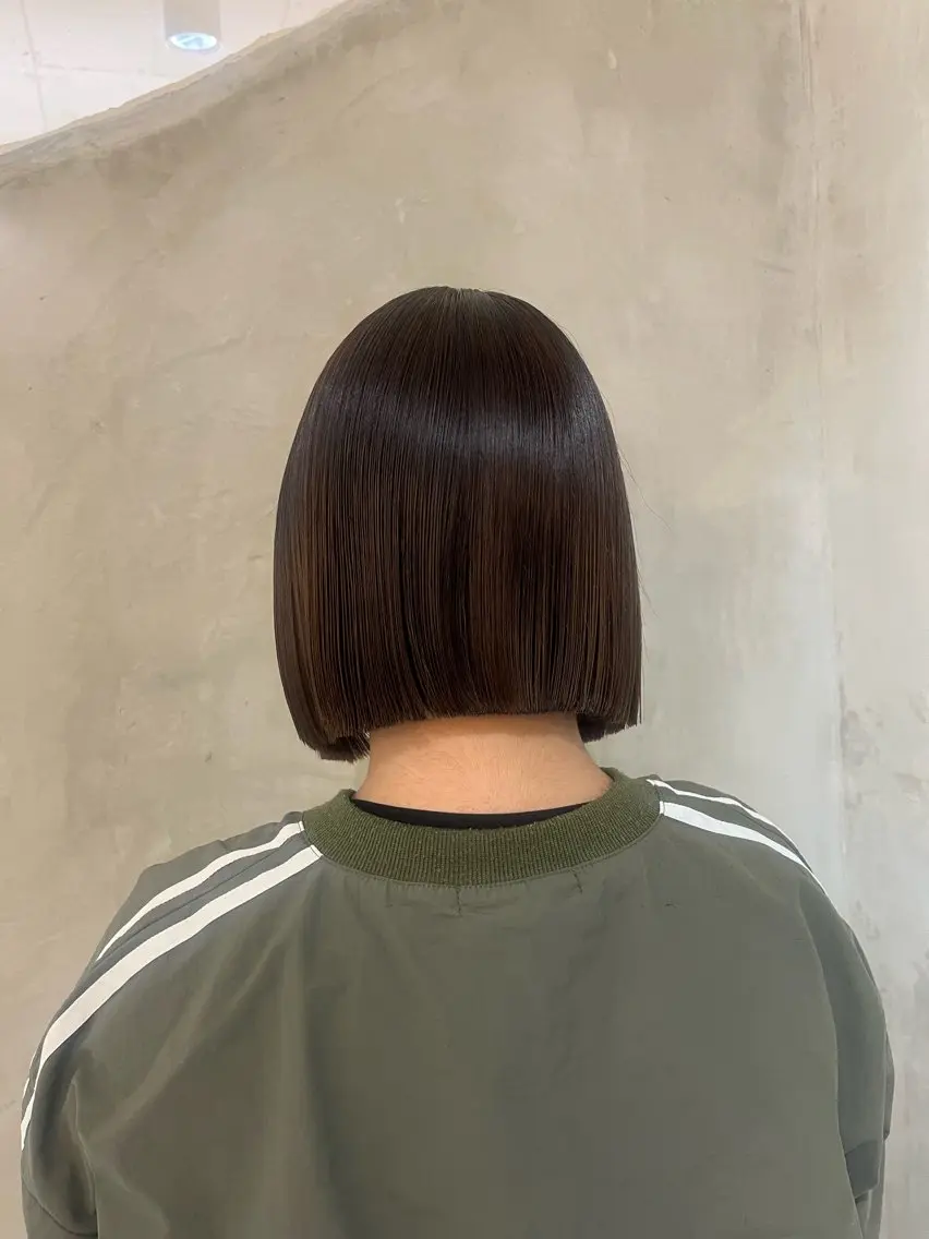 ミディアム カラー カット ヘアカラー トリートメント 切りっぱなしボブ/ 艶カラー/綾莉のヘアスタイル