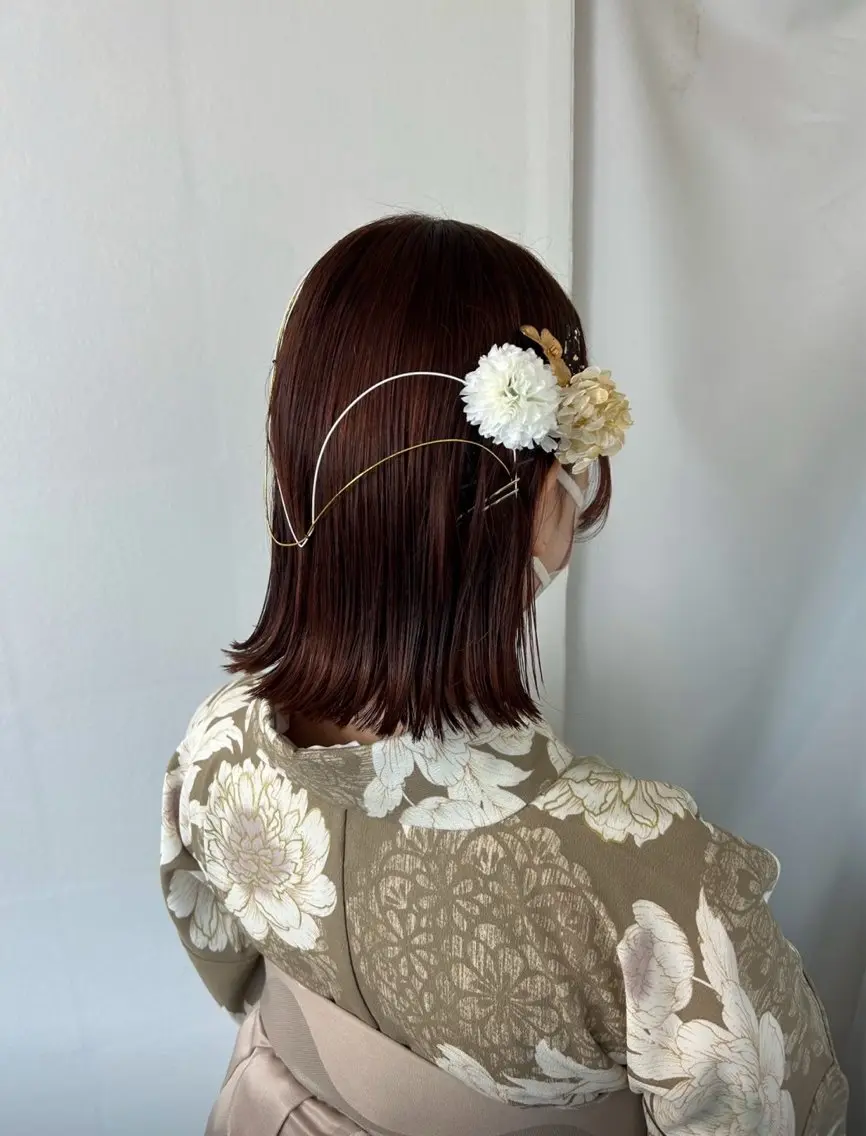 🎀モモ🎀　上品 白髪ぼかしハイライトのヘアスタイル