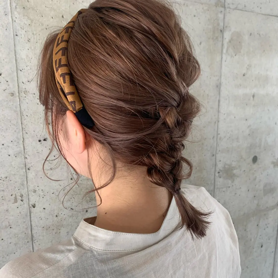 ミディアム カラー ヘアアレンジ 堤 麻衣子のヘアスタイル