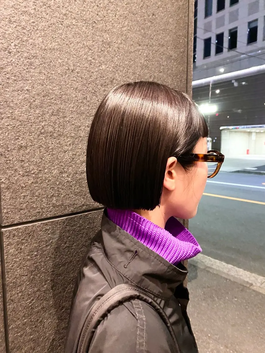 ショート カラー 切りっぱなしボブ ブリーチ 透明感カラー ダークグレー ダークグレージュ カット ヘアカラー トリートメント 艶髪と透明感を ‼️/若林のヘアスタイル
