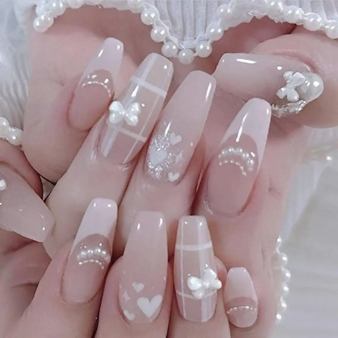 ネイル 長さ出し キラキラネイル 韓国ネイル ロングネイル マグネットネイル ハンドネイル ハンドケア Akira✨ nailのネイルデザイン