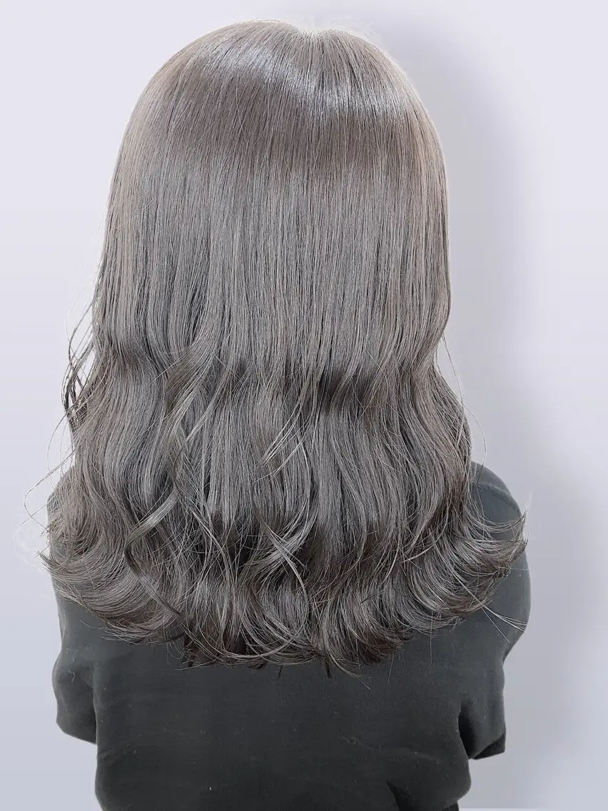 セミロング カラー 岡田 聖也のヘアスタイル