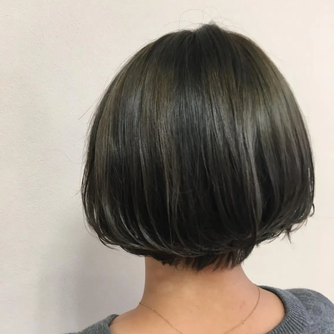 ショート カラー ブリーチ シルバー ボブ ショートヘア ヘアカラー トリートメント 【Sweep】おじま のぞみのヘアスタイル