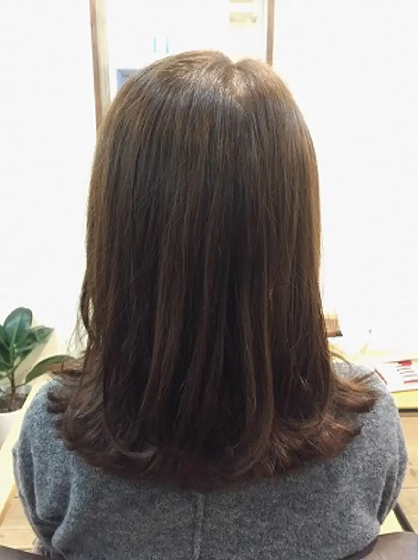セミロング カット nest のヘアスタイル