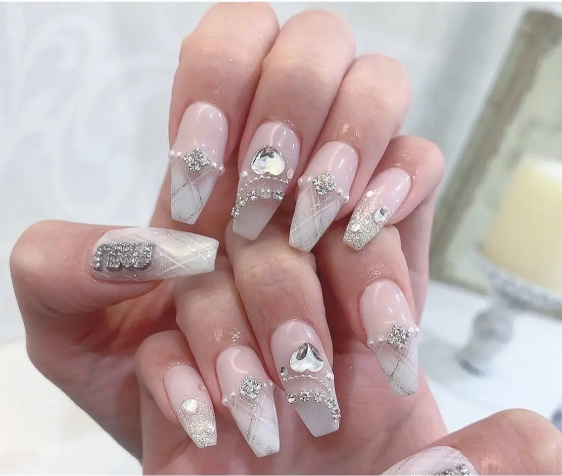 ネイル 長さ出し グラデーション 卒業式 キラキラネイル マグネットネイル Lee Nails チップ長さだし専門店のネイルデザイン
