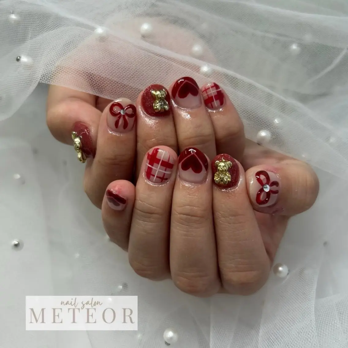 ネイル ボルドー フラッシュネイル フレンチネイル ハート リボン ハンドネイル METEOR💫 staffのネイルデザイン