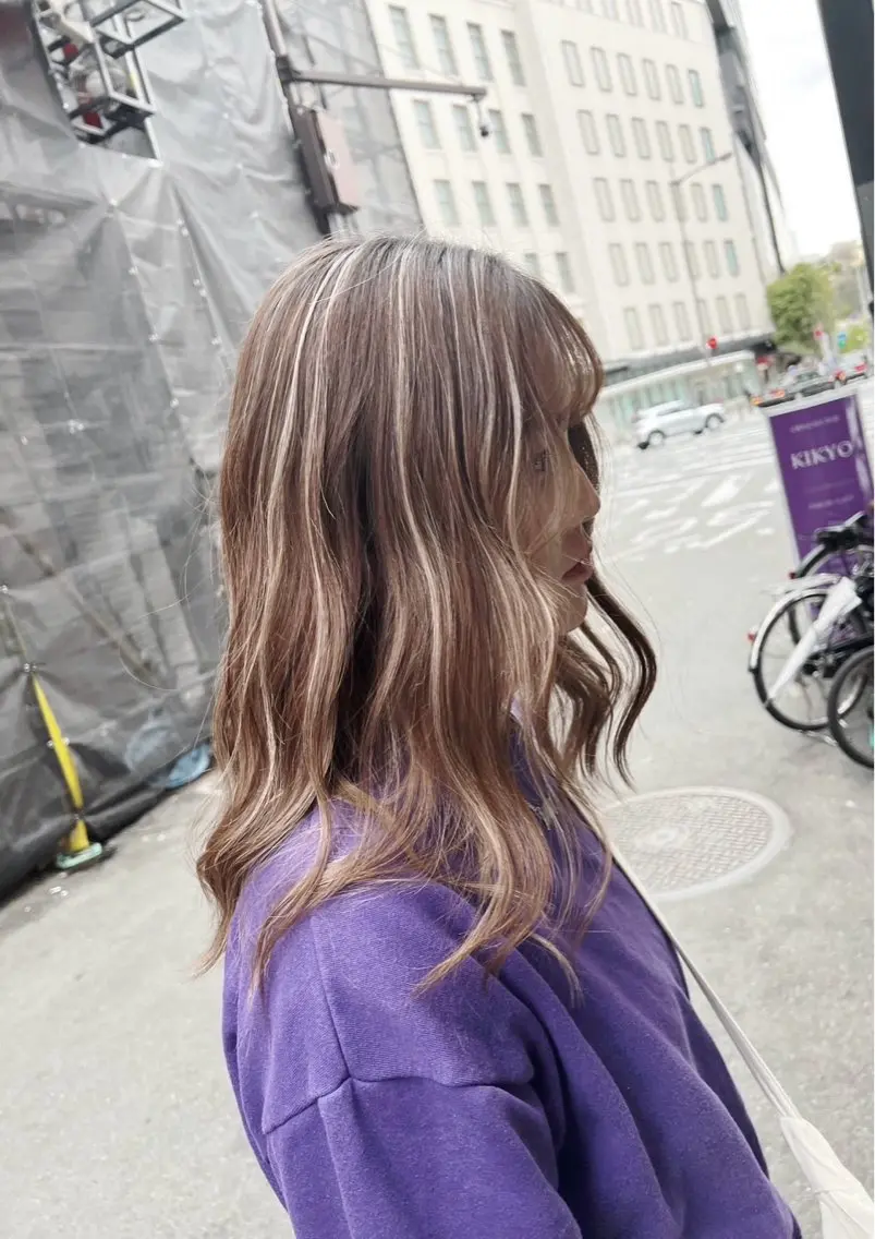 セミロング カラー ベージュカラー ハイライトカラー ハイライト 指名数No.1 /NAOYAのヘアスタイル