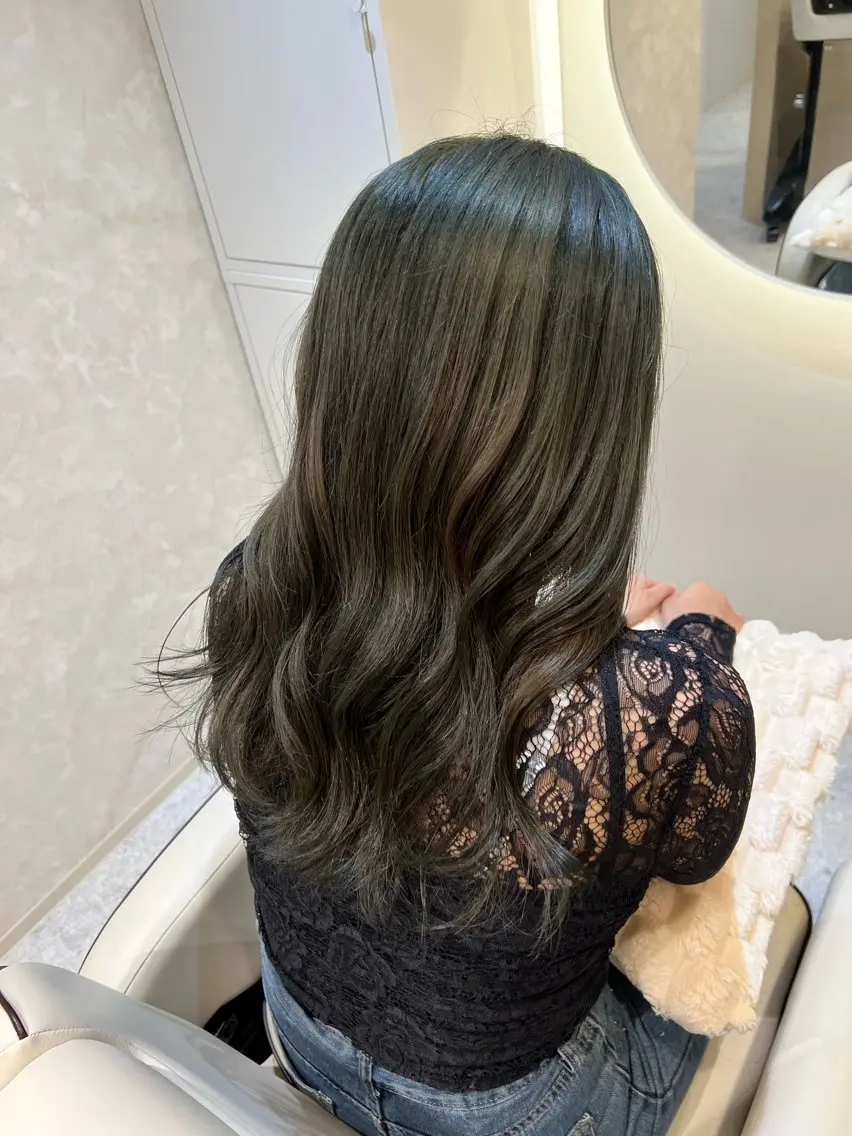 セミロング カット ヘアカラー 🫧ツヤ髪個室美容室 安食茉莉🫧のヘアスタイル