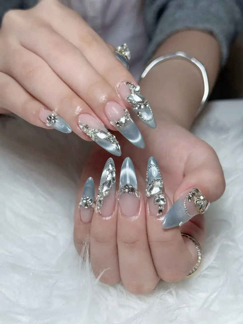 ネイル チークネイル ドット フレンチネイル グラデーション ハート ハンドネイル Julli NailStudioのネイルデザイン