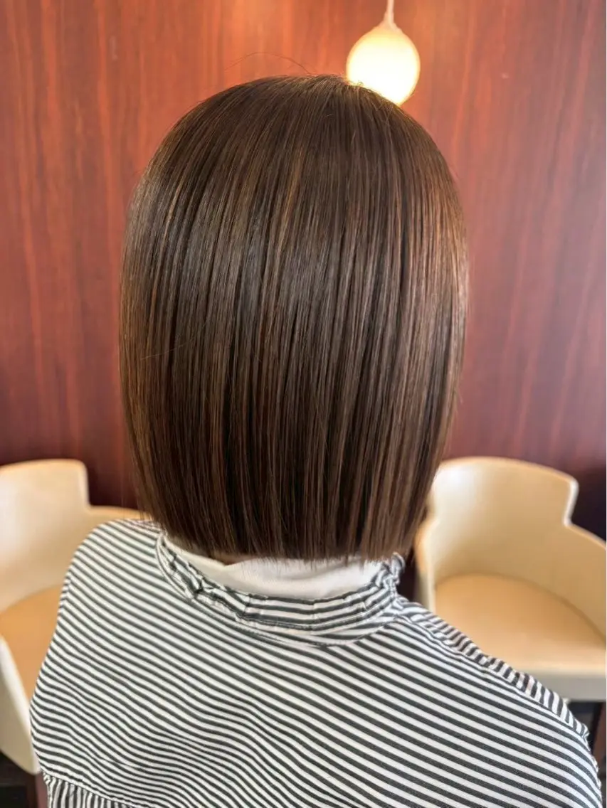 ミディアム カット 眞砂 咲里奈のヘアスタイル