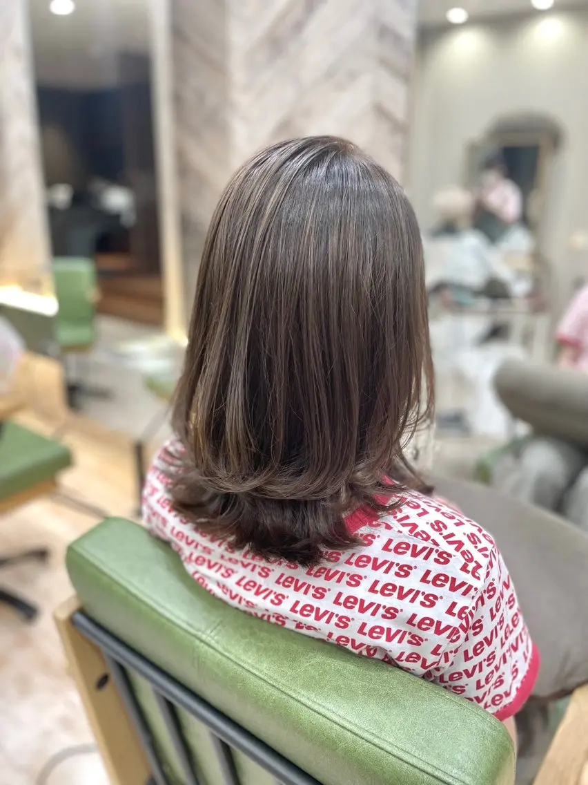 セミロング カラー 佐々木 美帆のヘアスタイル