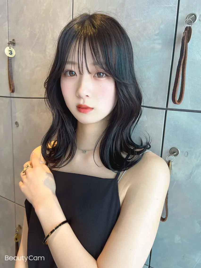 セミロング カラー 🩷色気可愛い🩷 透明感カラー🩷のヘアスタイル