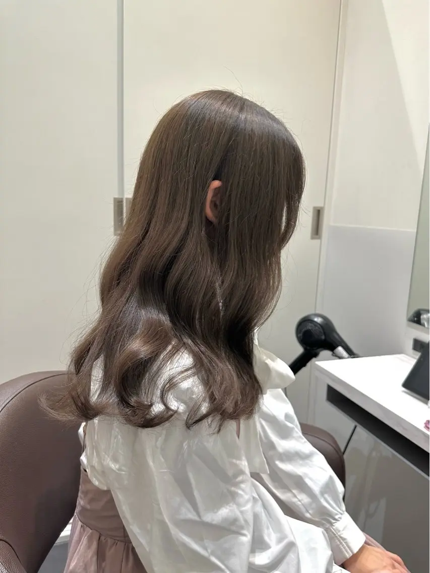 セミロング カラー ベージュカラー ブリーチ ブリーチなしカラー オリーブベージュ 矢野 晃平のヘアスタイル