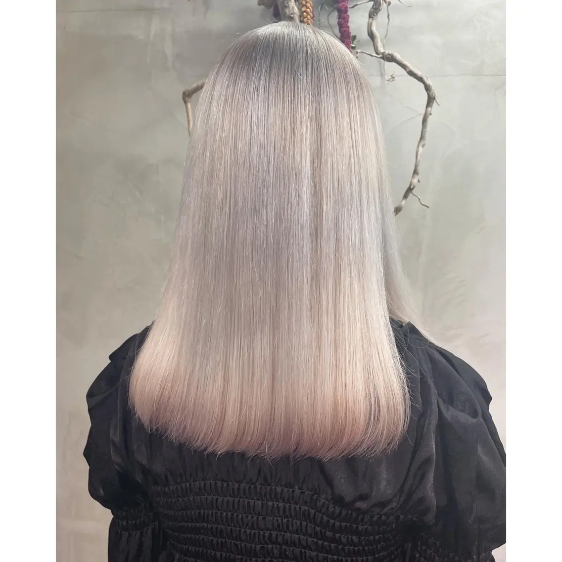 セミロング カラー ブリーチ RorriM natsuのヘアスタイル