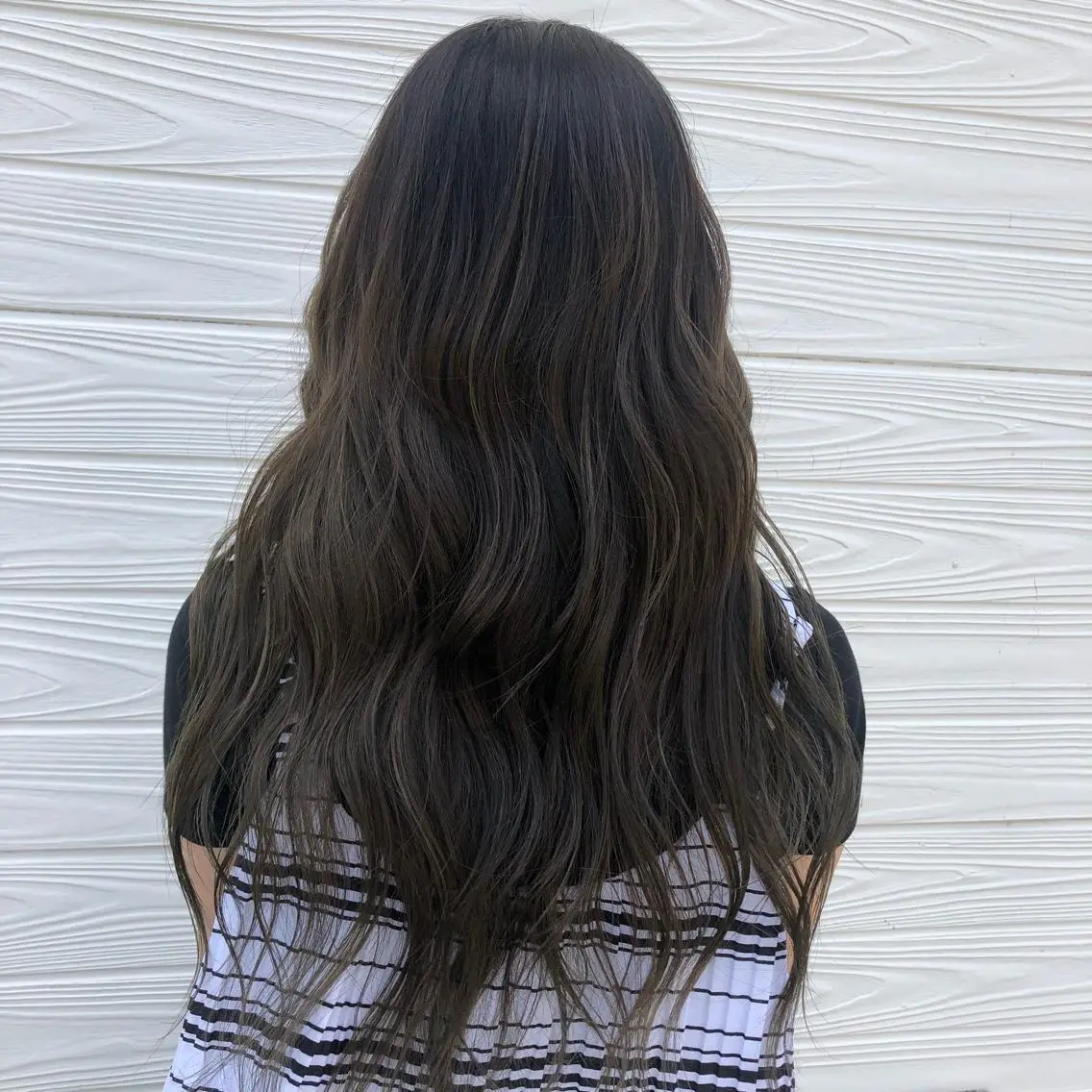 ロング ハイライト ヘアカラー 半田 知穂のヘアスタイル