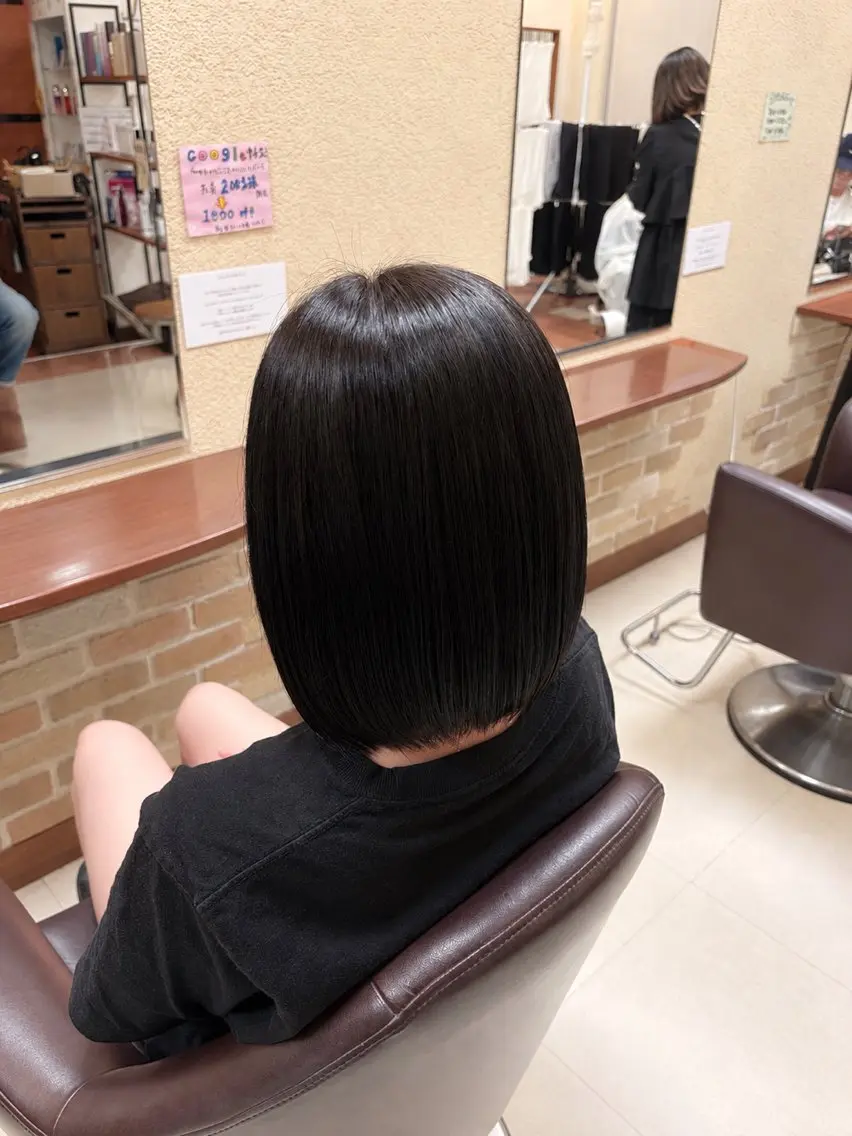 ミディアム ヘアカラー 入野 結愛のヘアスタイル