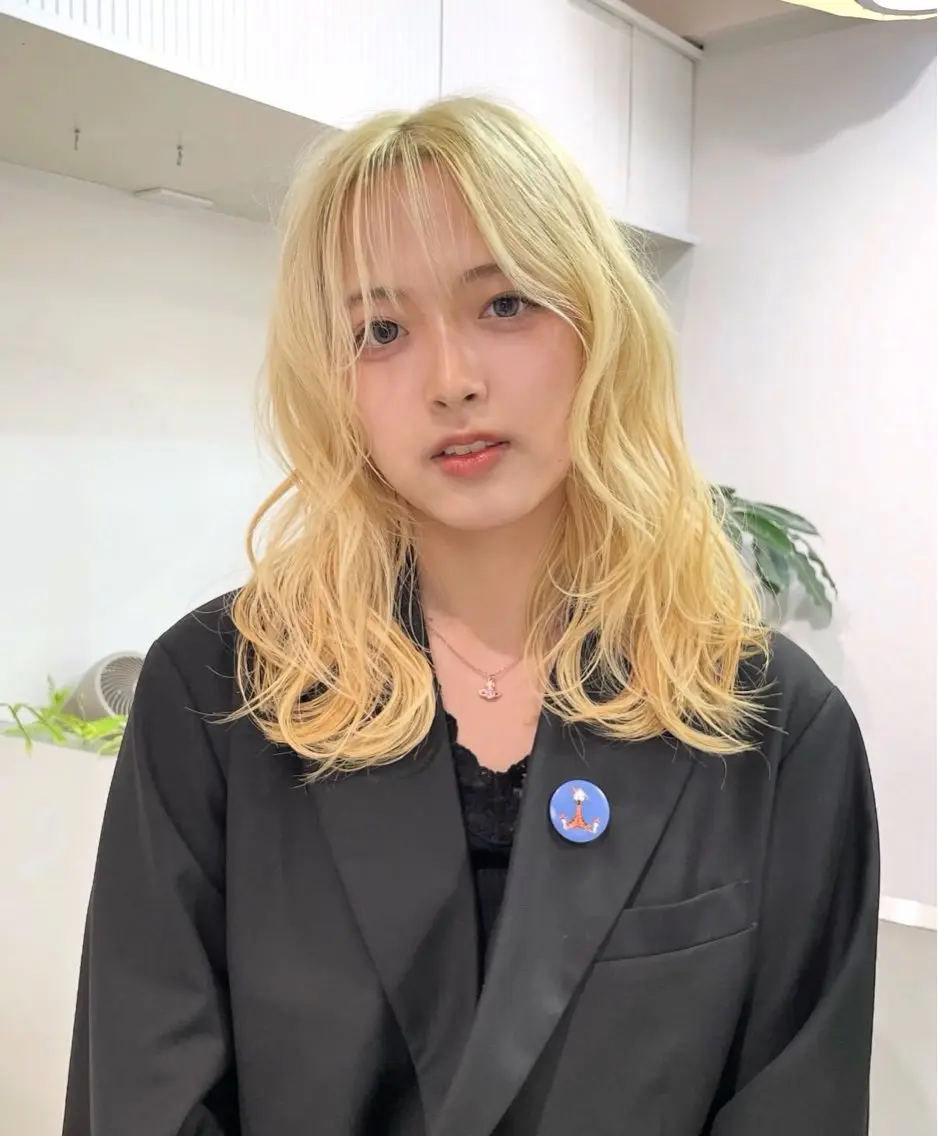セミロング カラー ヘアアレンジ ヘアカラー 🫟ダブルカラー 小島千夏🫟のヘアスタイル
