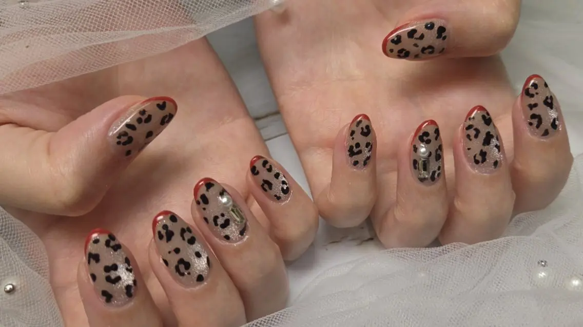 ネイル ハンドネイル QueenNail 🧸NAMIのネイルデザイン