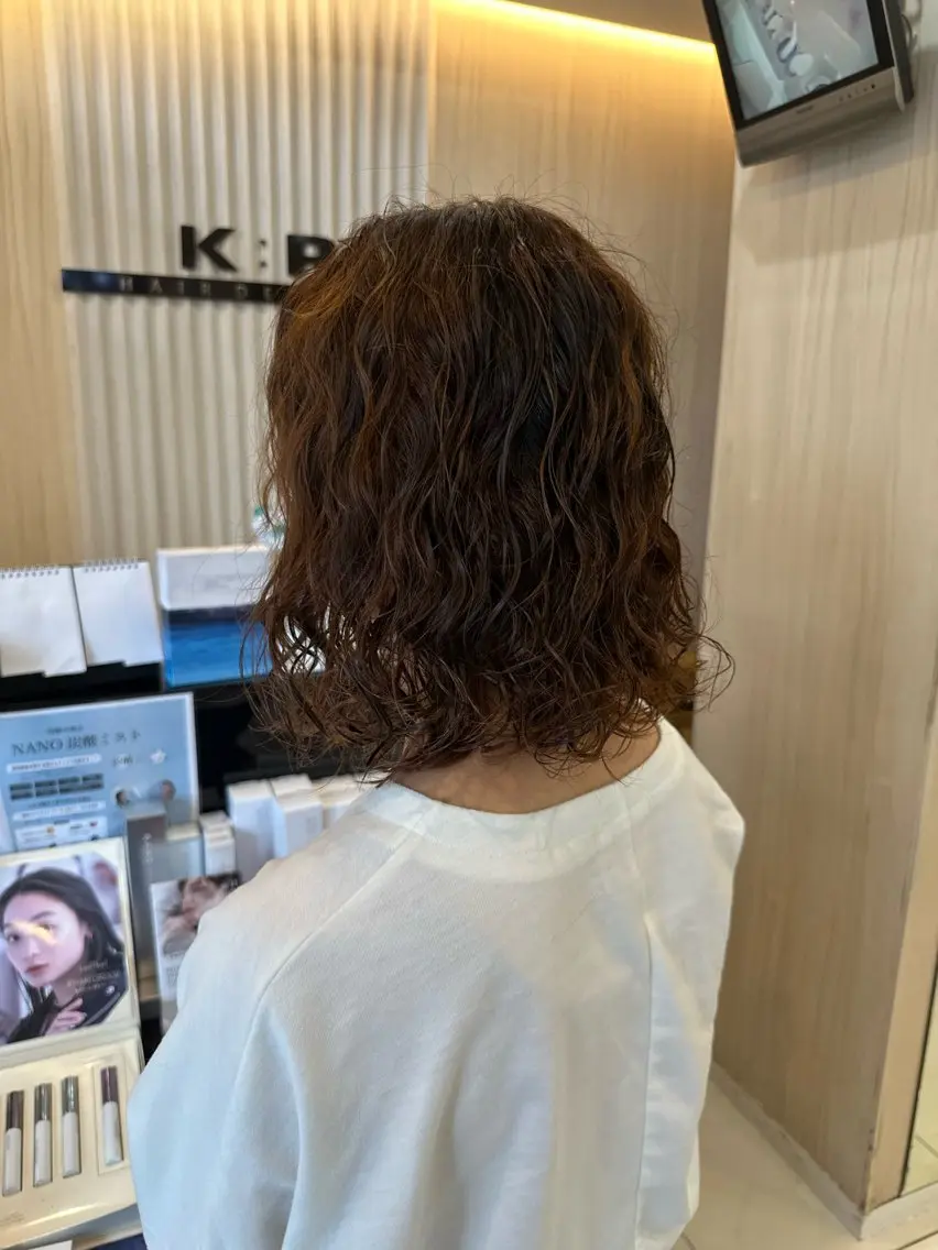 ミディアム パーマ 内田温子大人女性 ハイライト、ボブのヘアスタイル