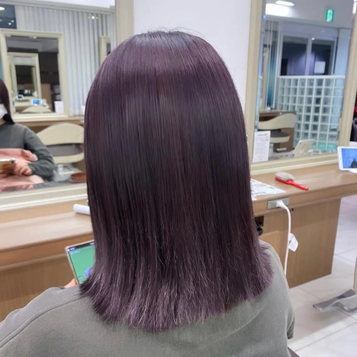 ミディアム カラー ブリーチ ラベンダーカラー ラベンダーグレー ブリーチなしカラー カット ヘアカラー トリートメント 長妻莉央/縮毛矯正 髪質改善カラーのヘアスタイル