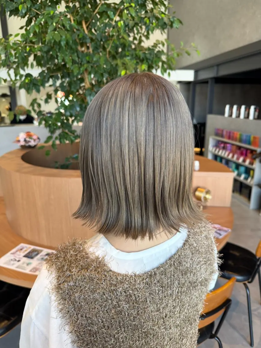 ショート カラー グレージュ オリーブグレージュ オリーブグレー 外国人風カラー ヘアカラー ayaka |トレンドヘアのヘアスタイル