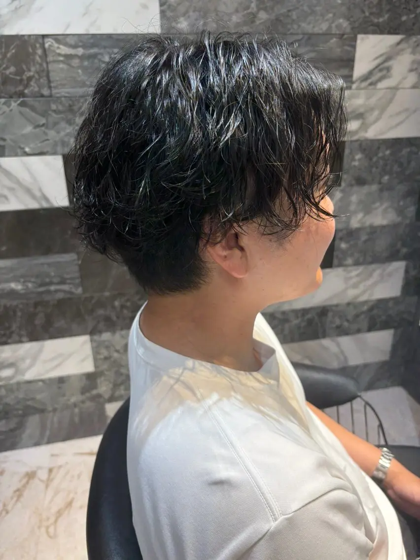 ダメージを抑えたメンズパーマの写真