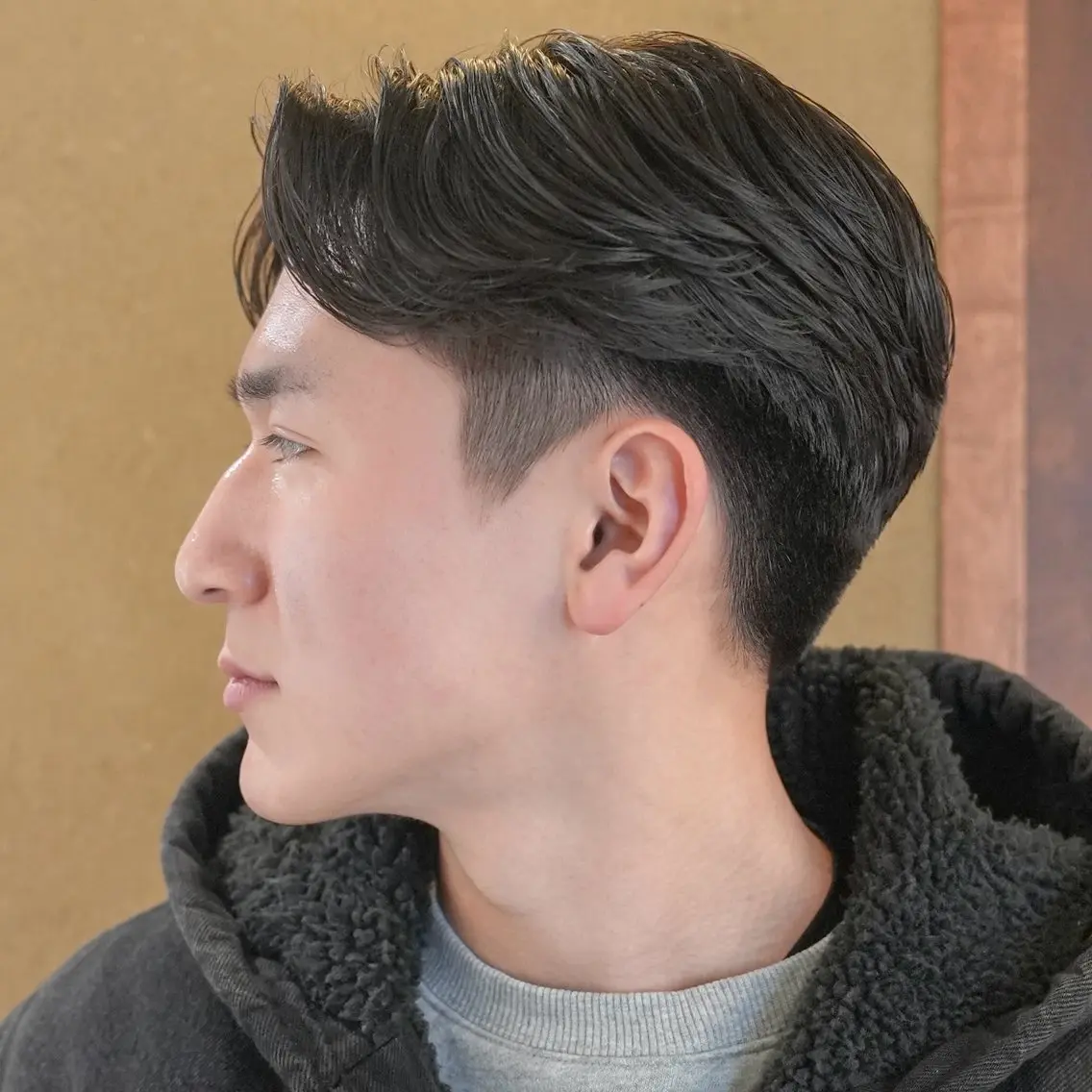パーマ メンズ センターパート フェザーパーマ メンズパーマ メンズショート 刈り上げ カット パーマ メンズカット|パーマ 💇🏻武藤龍之介のヘアスタイル