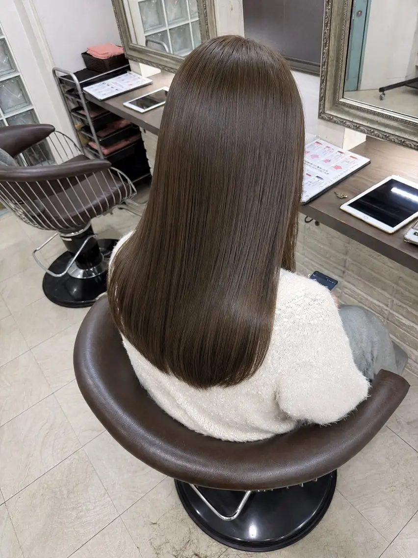 ロング 縮毛矯正 地毛風ストレート 早坂裕真のヘアスタイル