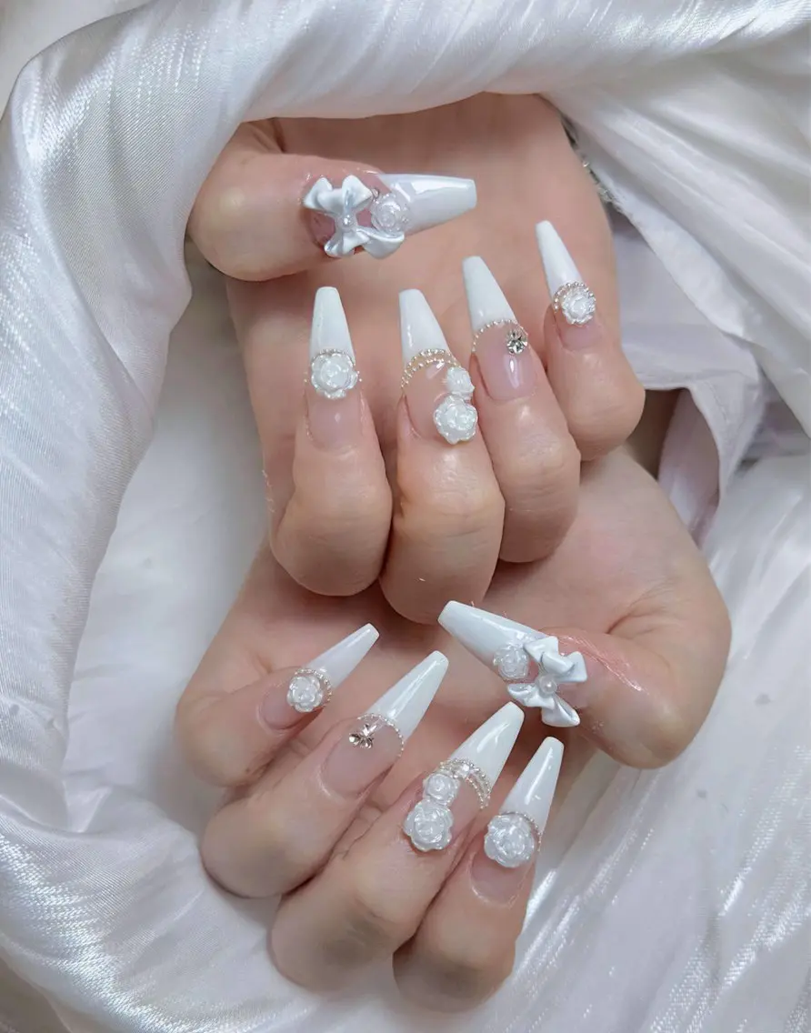 ネイル チークネイル フレンチネイル ジェルネイル ガラスフレンチ 韓国ネイル ハンドネイル ハンドケア Anh Nail 歌舞伎町のネイルデザイン