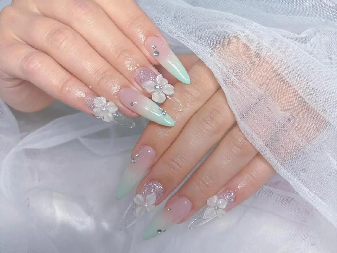 ロング カラー グラデーションカラー 韓国風ヘア ハンドネイル 波 なみのネイルデザイン