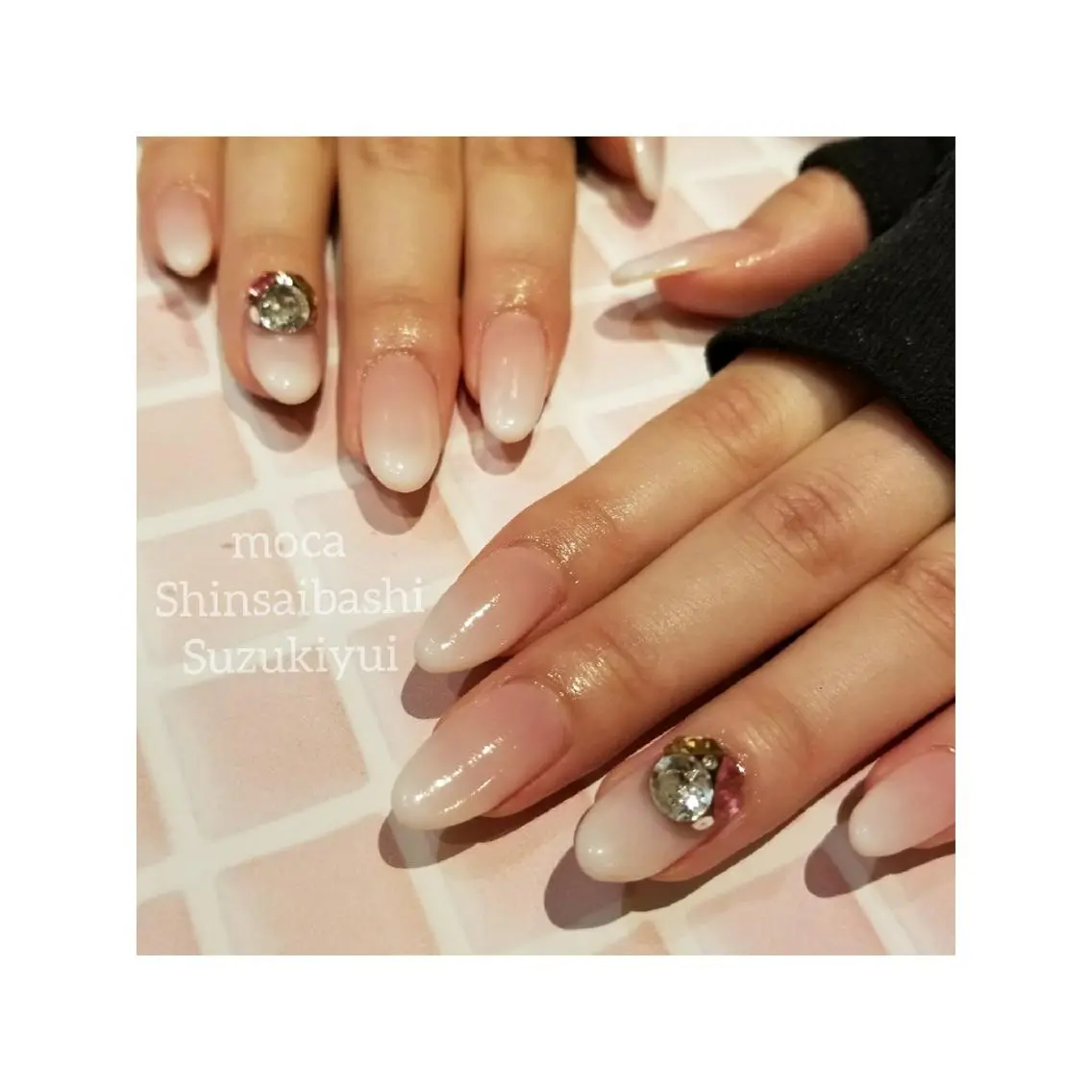 ネイル ストーンネイル 鈴木 ゆいのネイルデザイン