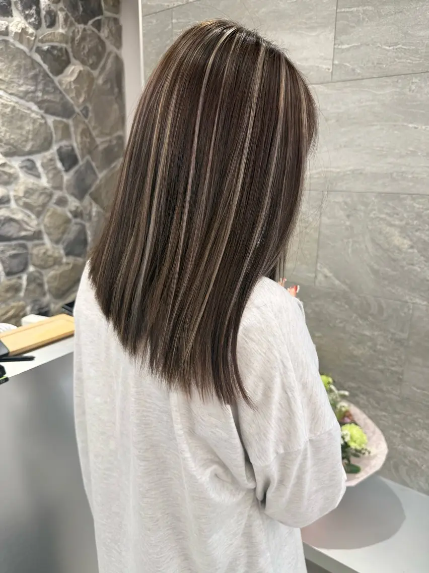 ロング ヘアカラー 🥥ハイライトカラー MIYU🤎のヘアスタイル