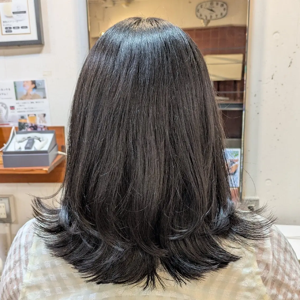 セミロング レイヤーカット 外ハネヘア 浅井 琴音のヘアスタイル