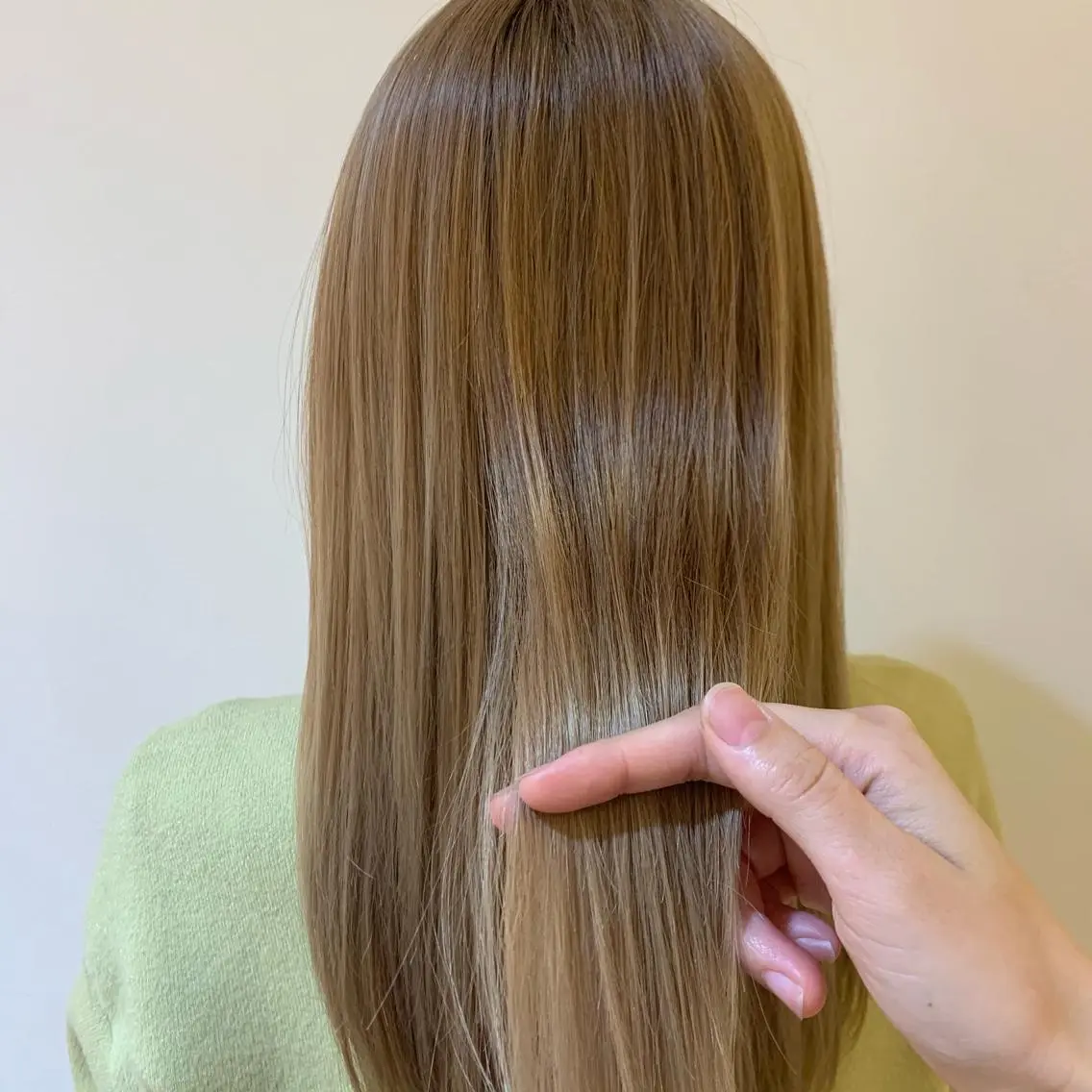 ロング パーマ 西澤 咲輝のヘアスタイル
