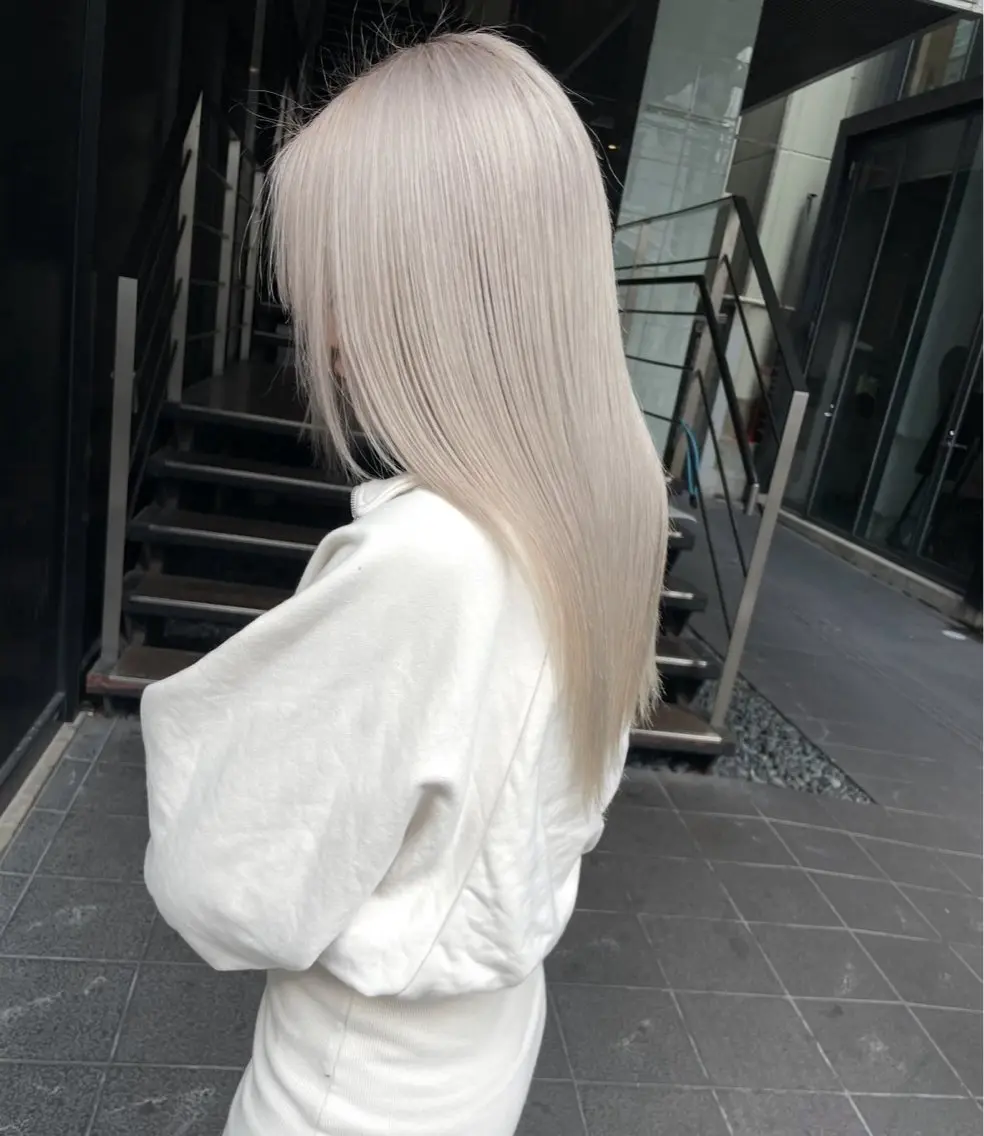 ロング カラー Lond Le'a /ハイトーンカラーのヘアスタイル
