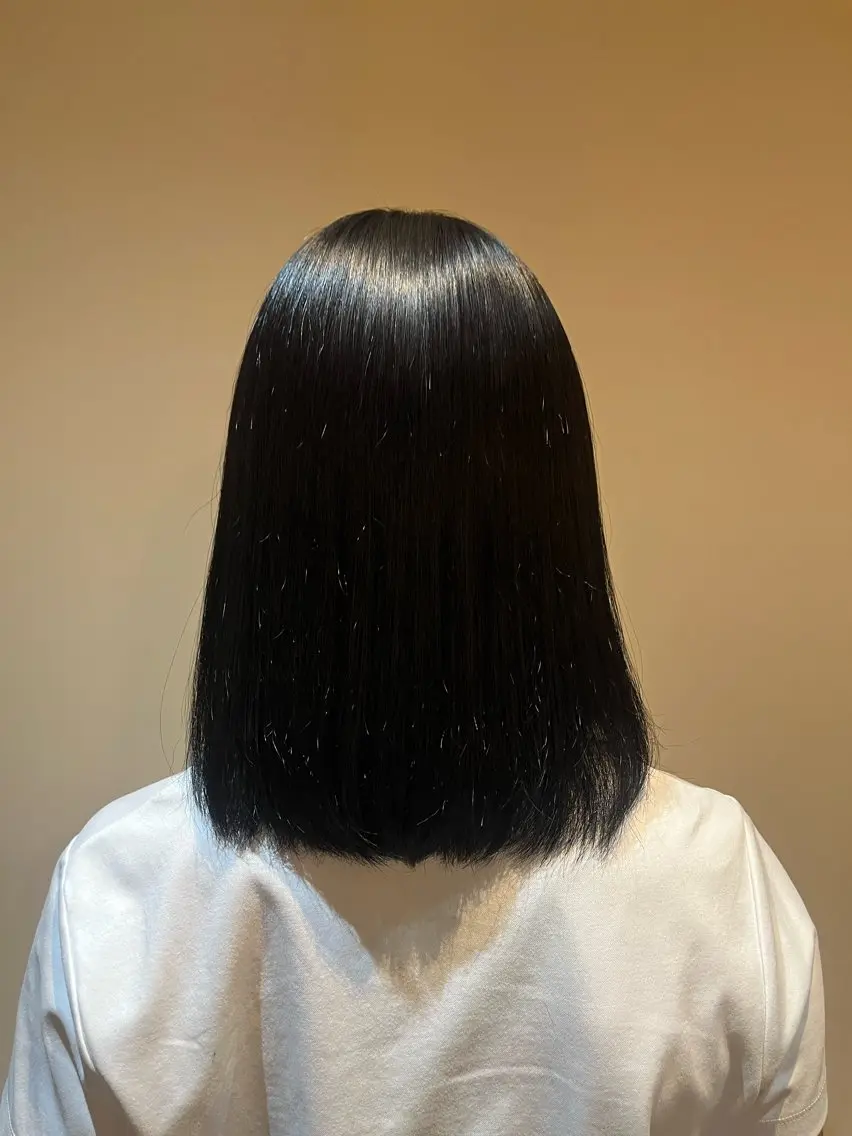 ミディアム 縮毛矯正 髪質改善ストレート× 透明感カラー / 花のヘアスタイル