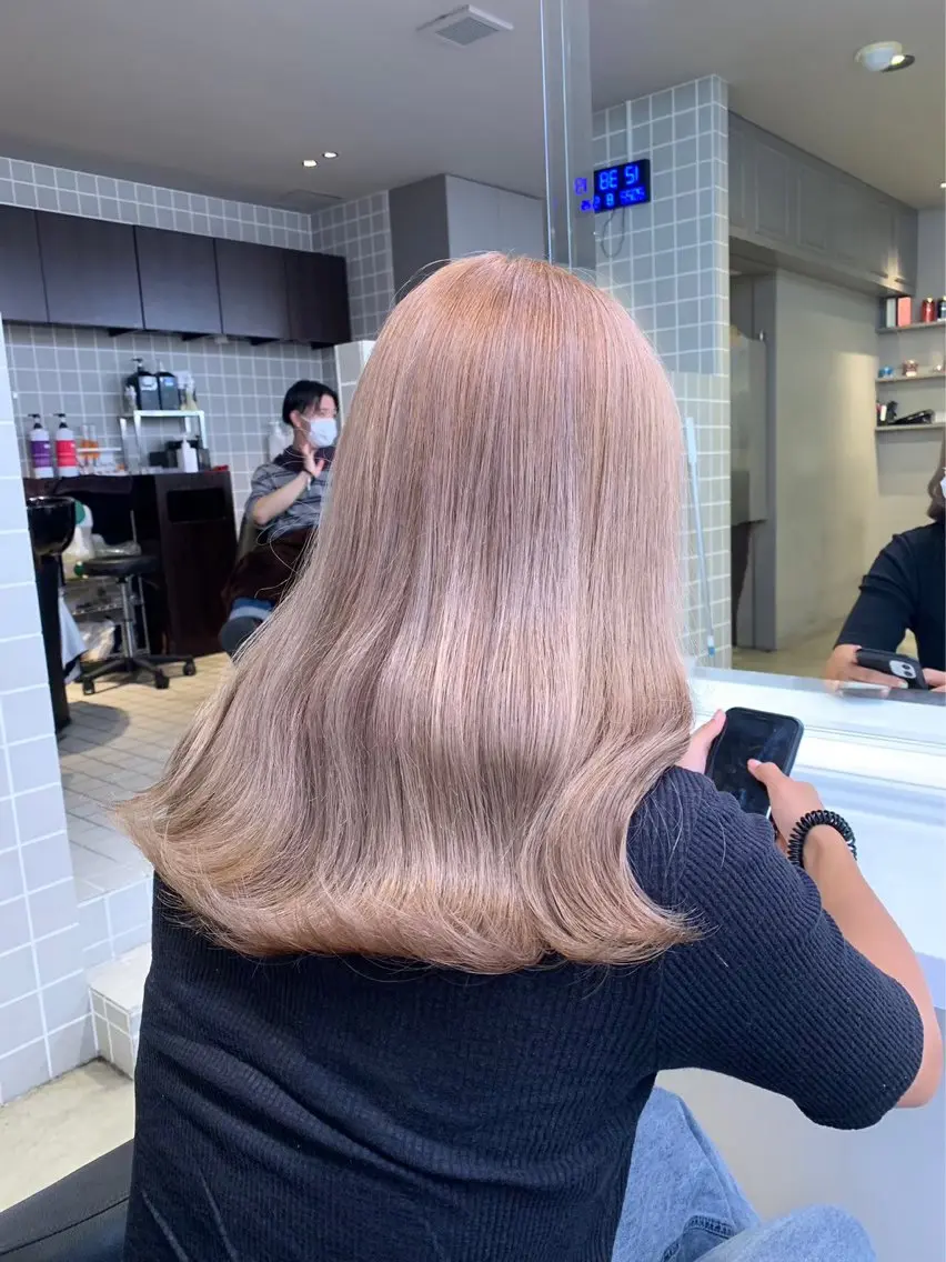 セミロング カラー ベージュカラー ホワイトベージュ 💖トレンド春夏 カラー💖FUTAのヘアスタイル