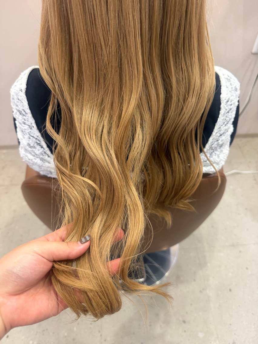 ロング カラー ヘアアレンジ 明石 ひなたのヘアスタイル