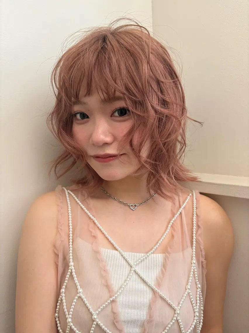 ミディアム ヘアカラー ハイトーンカラー シールエクステのヘアスタイル