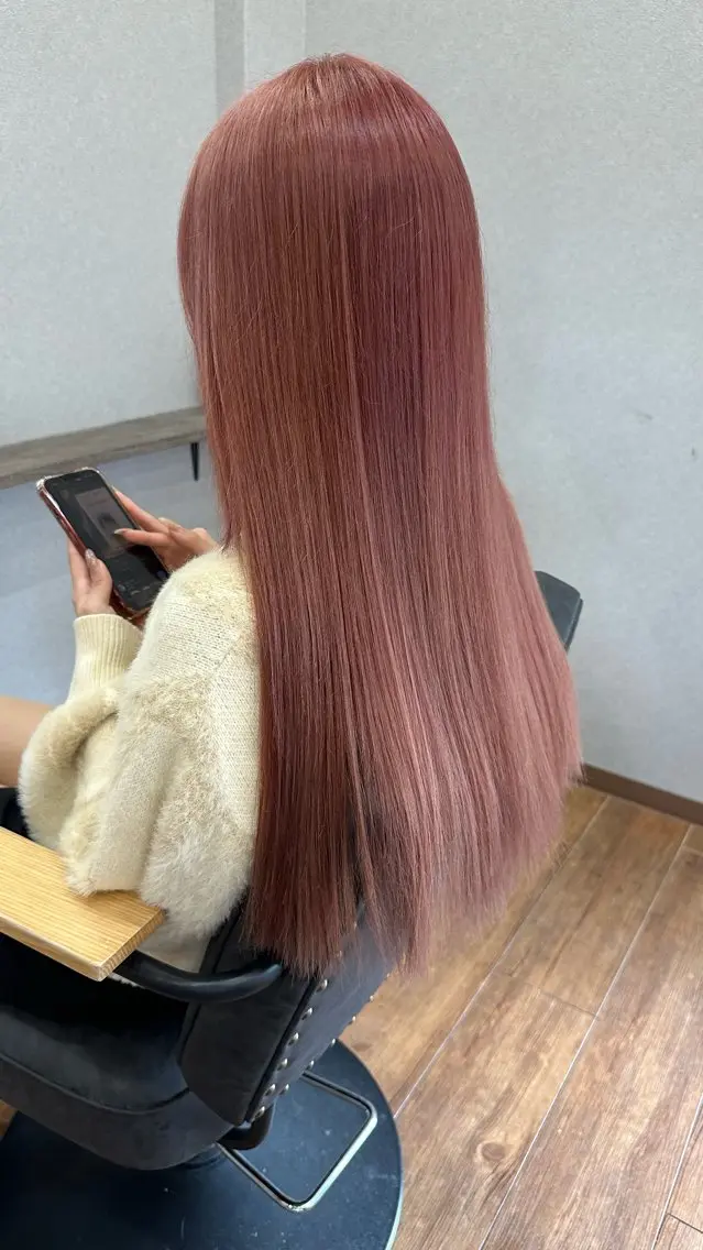 ロング カラー ピンクカラー ヘアカラー トリートメント 鵜飼 真伍のヘアスタイル