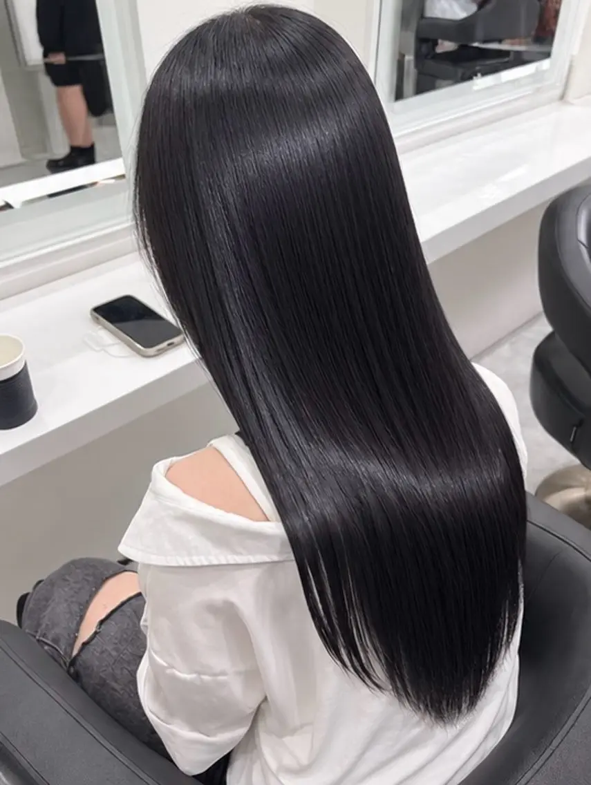 ロング カット 縮毛矯正 暗髪うる艶ヘア🫧 yumi🐈‍⬛🪽のヘアスタイル