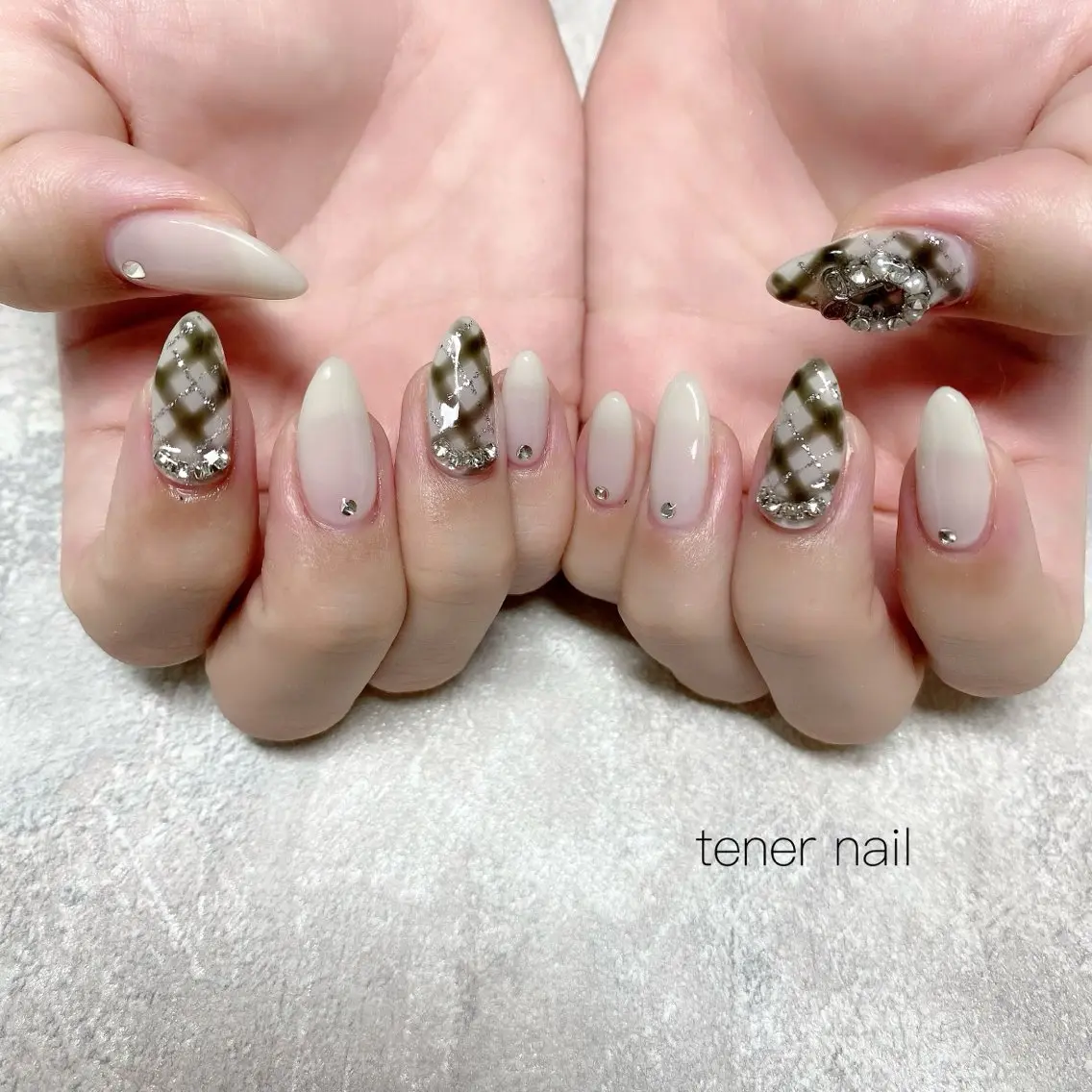 ネイル キラキラネイル ストーンネイル ハンドネイル テネルネイル tener nailのネイルデザイン