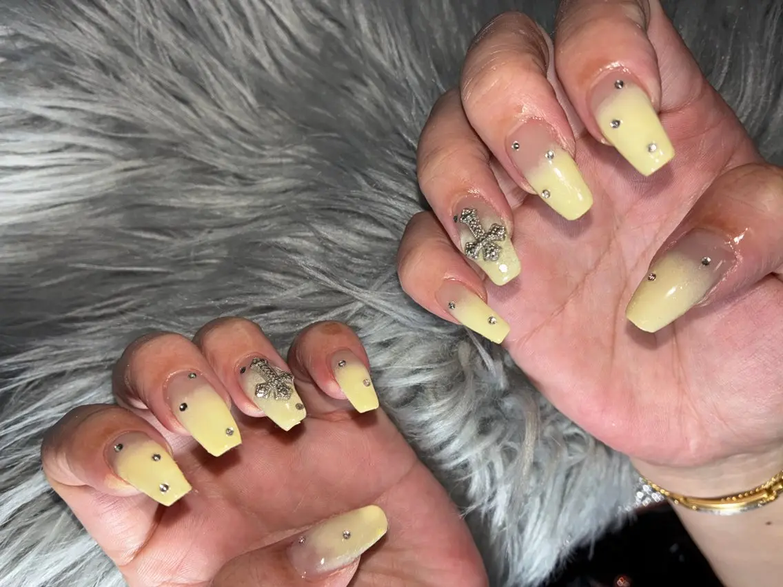 ミディアム ハンドネイル YOKOSUKA NAILS💅🩶のネイルデザイン