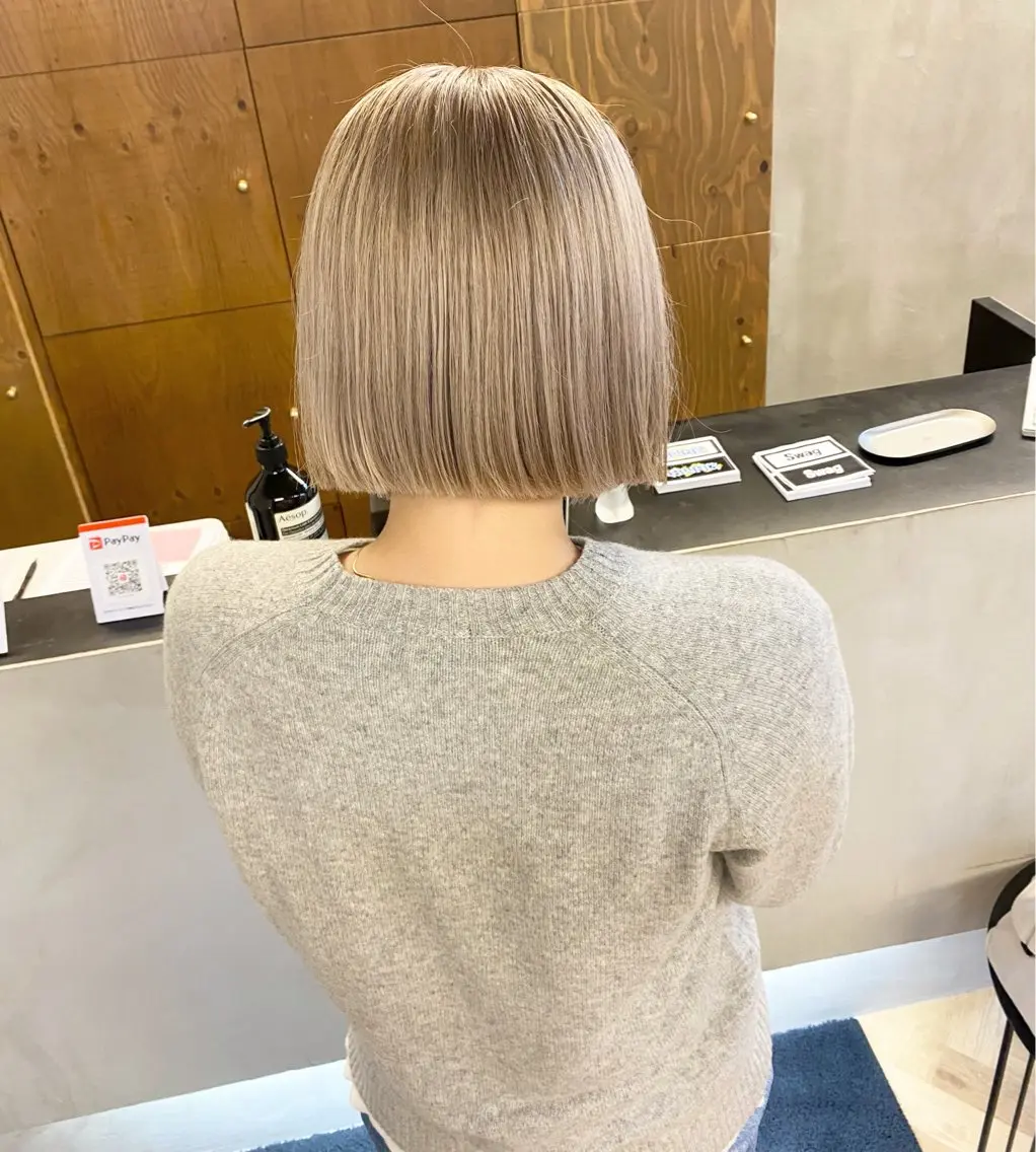 ショート カラー パーマ ヘアアレンジ ハイトーンカラー ボブ デザインカラー/ボブ ブリーチカラー/ユリのヘアスタイル